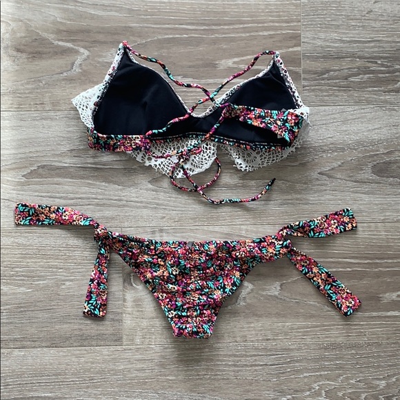 O’Neill Floral Bikini. - Picture 2 of 4